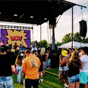 The crowd gathered at the stage during Stephen Thomas' Woody Fest performance